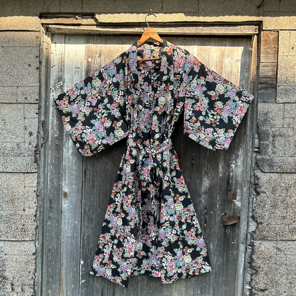Handmade Black Chrysanthemum Kimono Robe